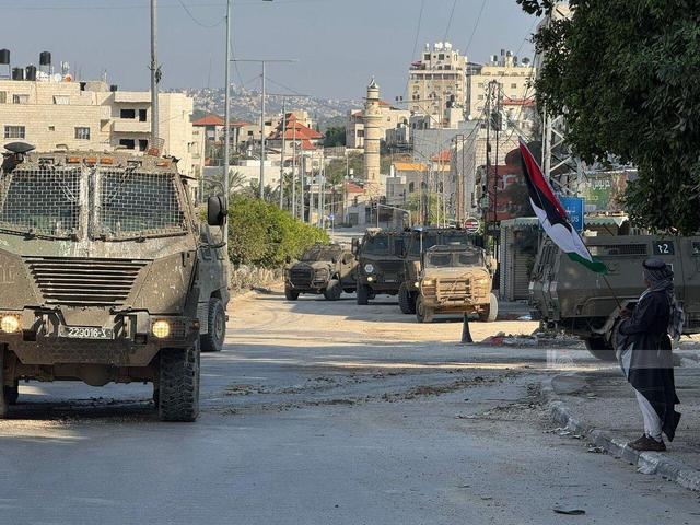 زخمی شدن یک جوان فلسطینی توسط راننده صهیونیست‌ در نابلس + فیلم