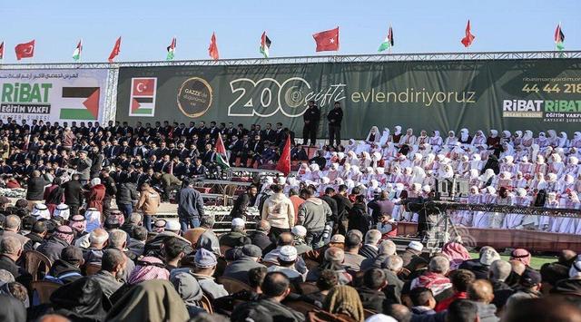 زندگی در غزه به رغم جنایت رژیم اسرائیل ادامه دارد/ برگزاری جشن عروسی گروهی + فیلم