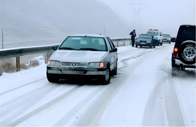 گردنه «ماکوله» گلپایگان باز شد/ محور هنده به رضا آباد همچنان مسدود است
