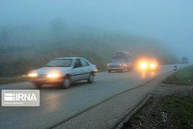 بارش برف و باران و مهگرفتگی گسترده در محورهای فارس؛ تردد با احتیاط