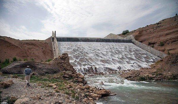 یک سد بزرگ کشور از آب لبریز شد +ویدیو