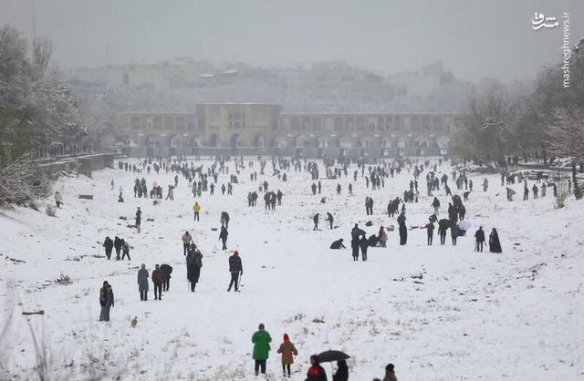 عکس/ بارش اولین برف پاییزی در اصفهان