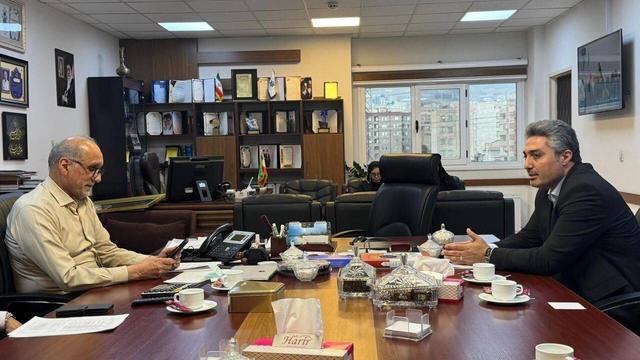 دیدار و گفت و گو ممکان با ورئیس اورژانس کشور/ موافقت قطعی با تخصیص ۵۰ دستگاه آمبولانس به آذربایجان غربی