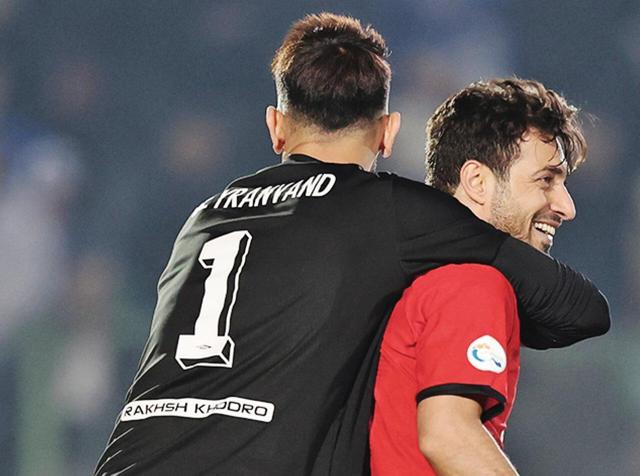 سروصداهای عجیب شجاع و بیرو در رختکن | خون کنعانی به جوش آمد؛ بگذارید بروم و ...