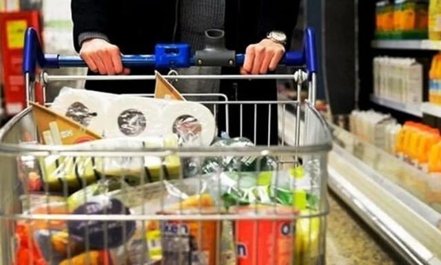 ببینید | انتقاد منوچهر متکی از تغییر مداوم قیمت برخی کالاهای اساسی مردم؛ روزی سه بار!