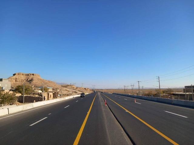 فعالیت ۳۸ هزار راننده باری سبک و سنگین دارای کارت هوشمند در استان آذربایجان‌غربی / بهسازی و آسفالت ۶۲۴ کیلومتر راه در استان