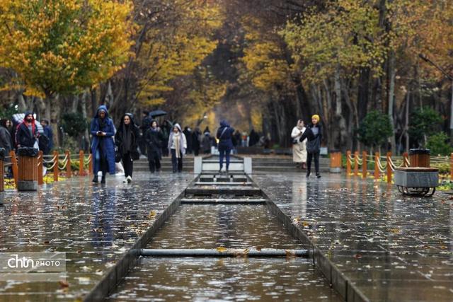 اولین بارش باران در محور فرهنگی و تاریخی چهارباغ اصفهان
