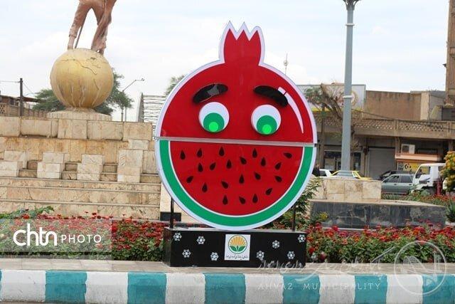 ترویج آیین‌های بومی و ملی با نصب المان‌های یلدایی در سطح شهر اهواز 