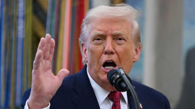 ترامپ: مواضع داعش را در سوریه به شدت هدف قرار می‌دهیم