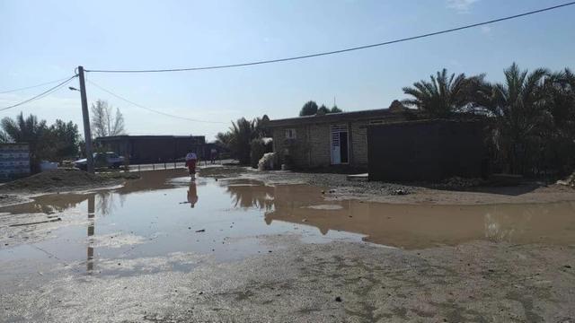 تلاش برای رهاسازی سه روستا در قلعه‌گنج از محاصره سیلاب +فیلم