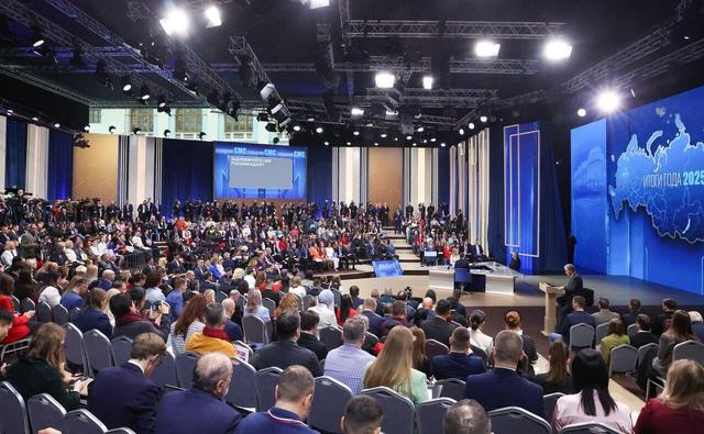 از اهدای کتاب در مدح ایران به پوتین تا نوید ایجاد مرکز خیام در روسیه + فیلم