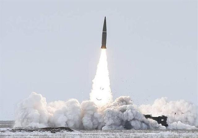 زلنسکی: موشک اورشنیک روسیه قابل انهدام نیست