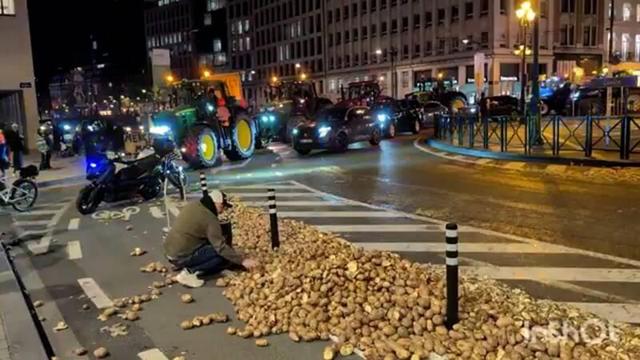 نبرد تن به تن ماشین سم پاش با ماشین ضد شورش پلیس بروکسل