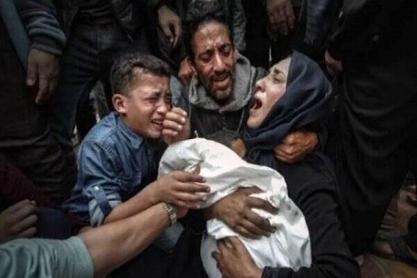 شهادت نوزاد یک ماهه فلسطینی بر اثر سرما در غزه+ عکس