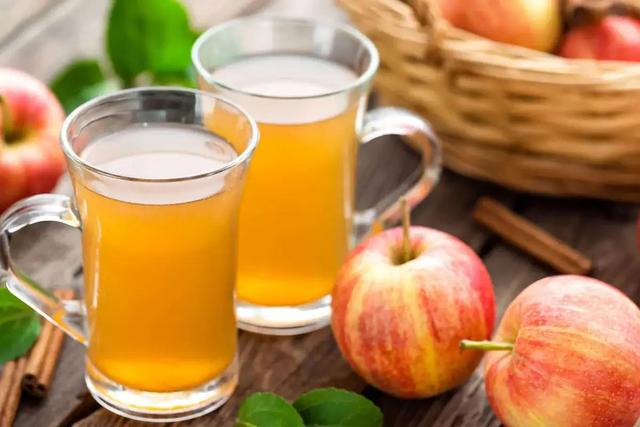 ۱۰ نوشیدنی برای کاهش طبیعی التهاب و درد