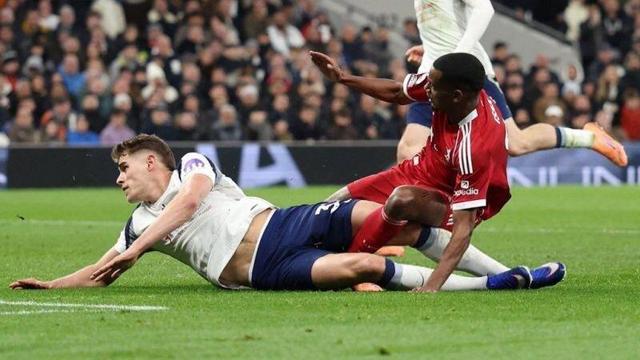 مصدومیت نگران‌کننده ایساک پس از گلزنی/ احتمال پارگی رباط صلیبی و دوری ۹ ماهه