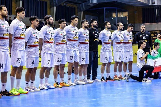 رافائل هندبالیست‌ها را به‌خط کرد