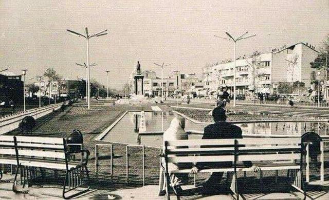 ورق زدن تاریخ در میدان بهارستان