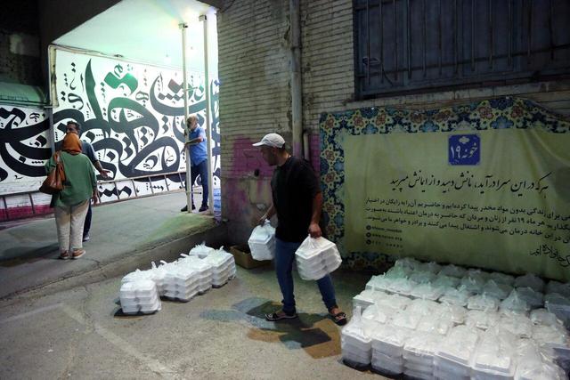 بانک غذا در شب یلدا