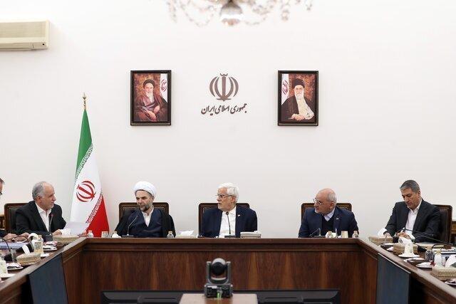 عارف: دولت با همکاری سایر قوا بدنبال حل مسائل معیشتی مردم است/ معاون اول قوه قضاییه: در کنار دولت هستیم