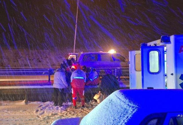 ببینید | لحظات نفسگیر نجات مادر باردار گرفتار در برف و کولاک امین‌الله