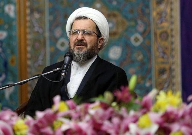 دشمن تلاش می‌کند روحانیت و ولایت فقیه را از چشم مردم بیندازد