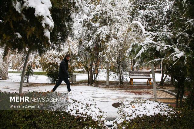 بارش برف در روستای رختیان