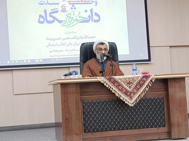 وحدت حوزه و دانشگاه در پرتو علم و دین محقق می‌شود