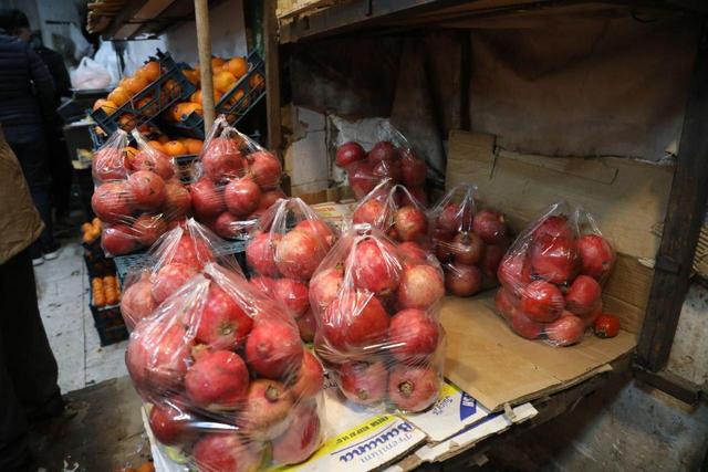 تهیه و توزیع ۱۴۵ بسته میوه بین خانواده‌های کم‌برخوردار چناران