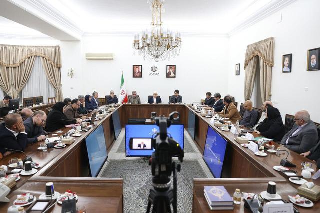 عارف: راهی جز استفاده از اقتصاد دیجیتال نداریم