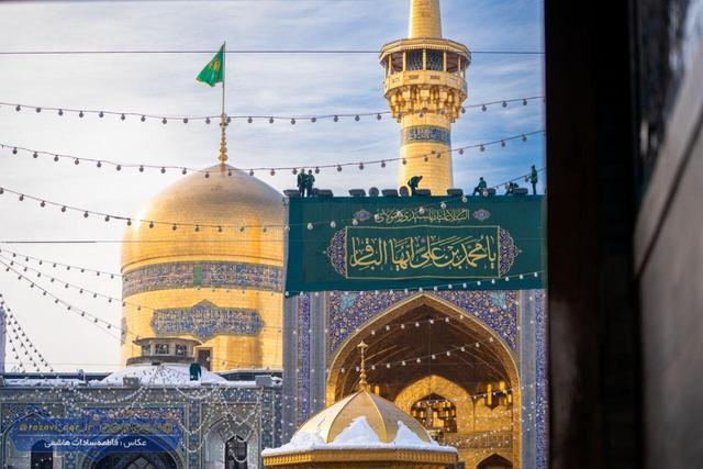 نصب کتیبه ویژه ولادت امام باقر(ع) در حرم مطهر رضوی