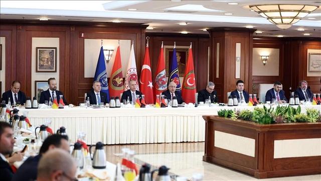 وزیر دفاع ترکیه: تهران را در جریان تحرکات تروریستی قرار دادیم