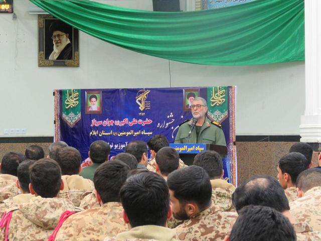 فرمانده سپاه ایلام: هدف دشمن تسخیر ذهن و روح مردم است