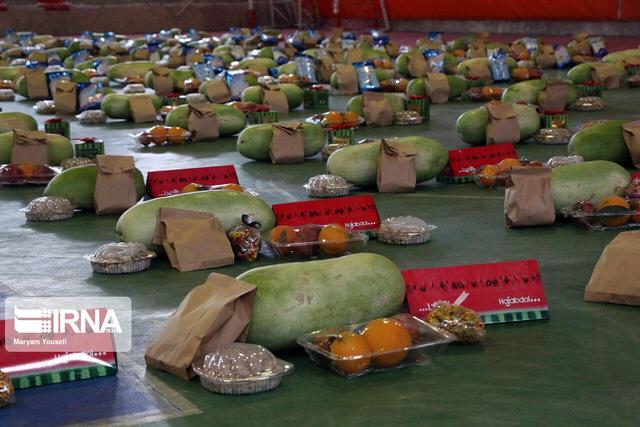 اهدای بسته‌های یلدایی به خانواده‌های ایتام در جزیره قشم