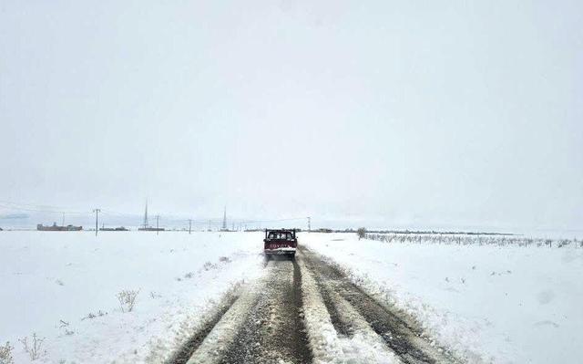 تلاش برای وصل برق ۶٠ روستای ساردوئیه جیرفت