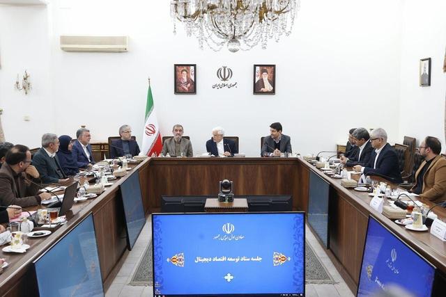 عارف: مخالف ایجاد محدودیت در فضای مجازی هستم/ هیچ راهی جز استفاده از اقتصاد دیجیتال نداریم