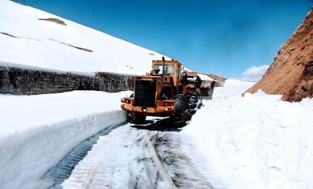 گردنه «شاه ولایت» در بویین میاندشت بازگشایی شد