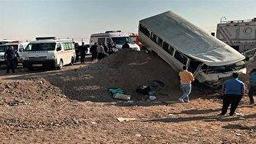 انحراف مینی‌بوس دانش‌آموزان در محور ایوانکی/ ۱۲ نفر مصدوم شدند