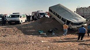 انحراف مینی‌بوس دانش‌آموزان در محور ایوانکی/ ۱۲ نفر مصدوم شدند