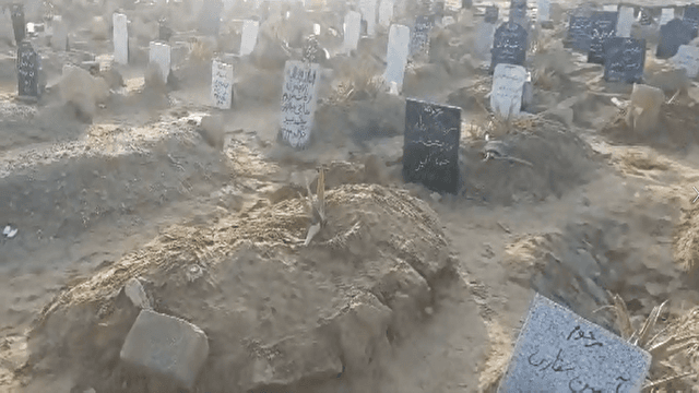 نشست قبرهای بندر لافت