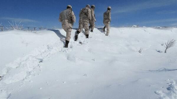 نجات ۲هزار تبعه غیرمجاز در مرز افغانستان از برف و کولاک