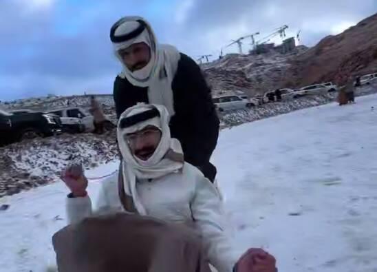 فیلم/ برف بازی در عربستان سعودی