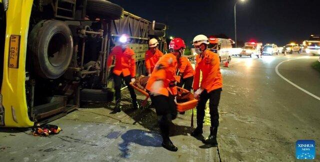 تصادف اتوبوس در اندونزی با ۳۴ کشته و زخمی