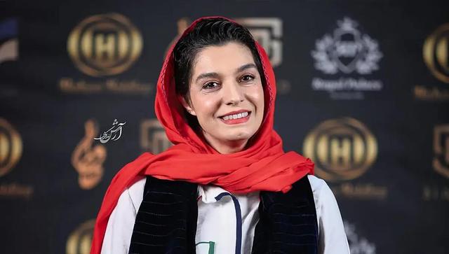 الیکا عبدالرزاقی و الگویی از خوش‌پوشی در جشن حافظ؛ تلفیق هنر و مدرنیته در یک قاب (عکس)