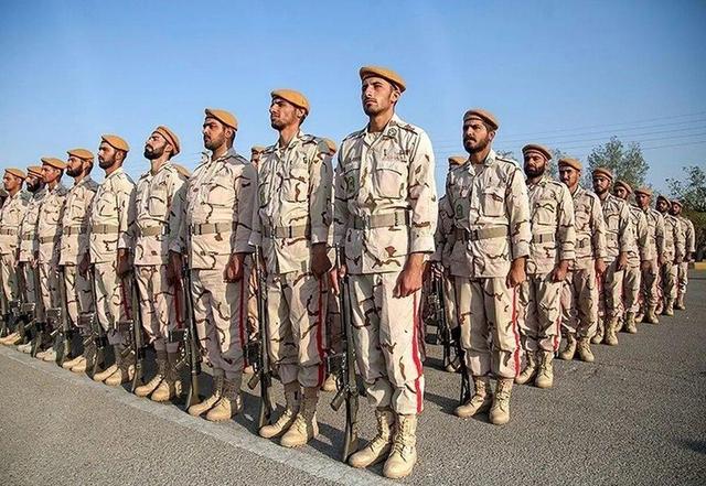 سربازان زینت نظام و ستون‌های امنیت کشور هستند