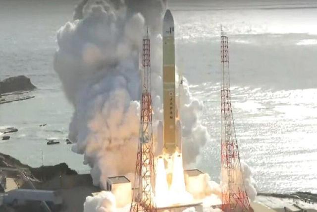 موشک ژاپن هنگام پرتاب ماهواره دچار نقص فنی شد