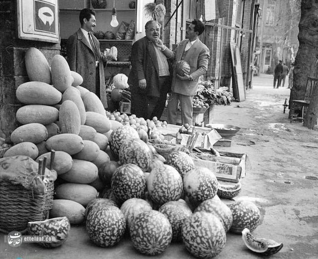 عکسهای جالب از بازار شب یلدای ۶۰ سال پیش! ؛ سال ۱۳۴۴