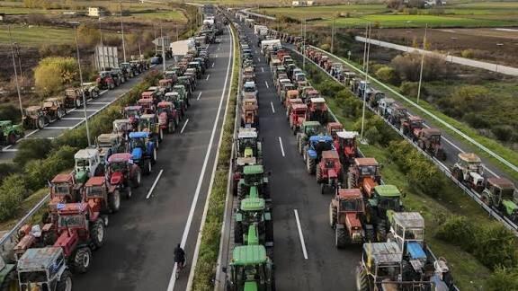 فوران خشم کشاورزان در اروپا؛ سیب‌زمینی‌ها روی خیابان