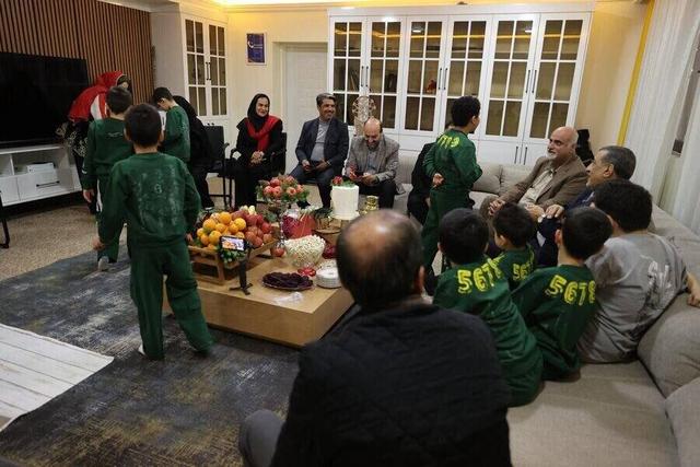 شعرخوانی قائم پناه برای کودکان در شب یلدا/ همه اقشار باید در شادی آیین‌های فرهنگی سهیم باشند