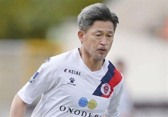 قرارداد جدید ستاره فوتبال در ۵۸ سالگی!